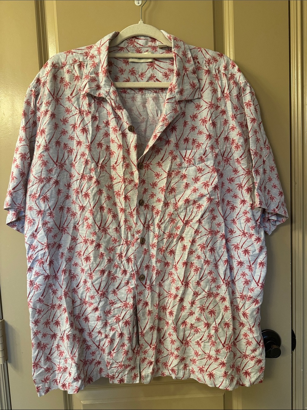 Caribbean Men's Casual Short-Sleeve Button-Up Shirt - White with Red Palm Print